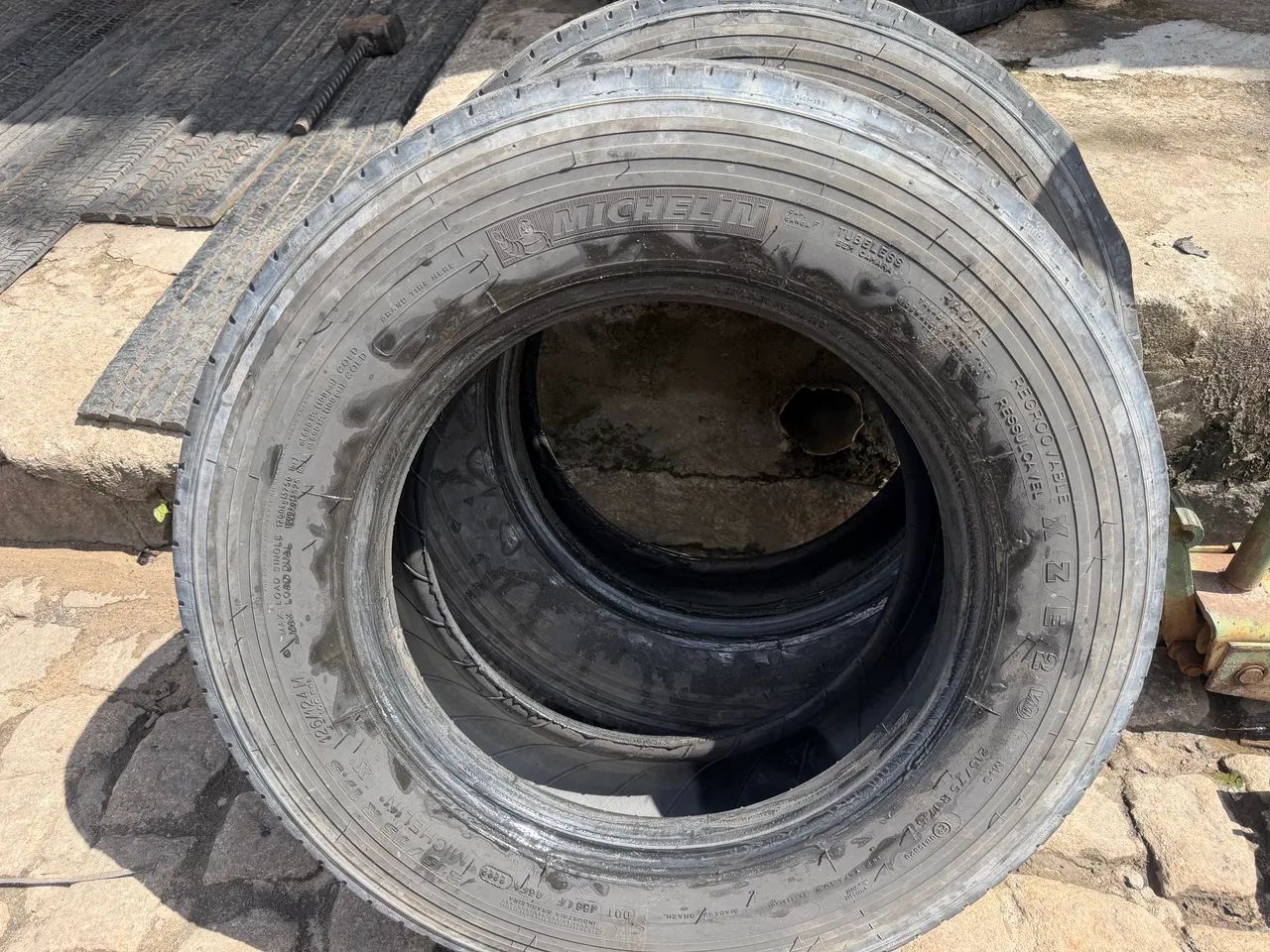 Pneus 215 17.5 - Foto 2