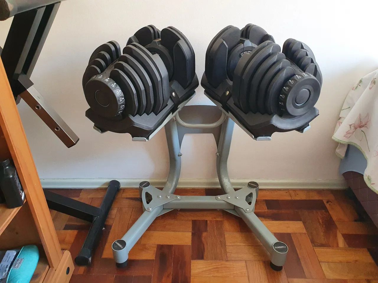 2x Dumbbell ajustável WTC FITNESS 40KG com base e banco - Foto 3
