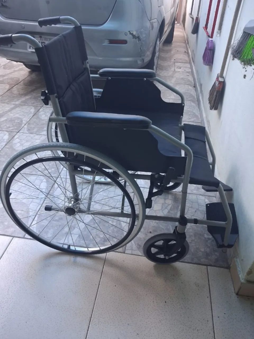 Cadeira de rodas semi nova  - Foto 2