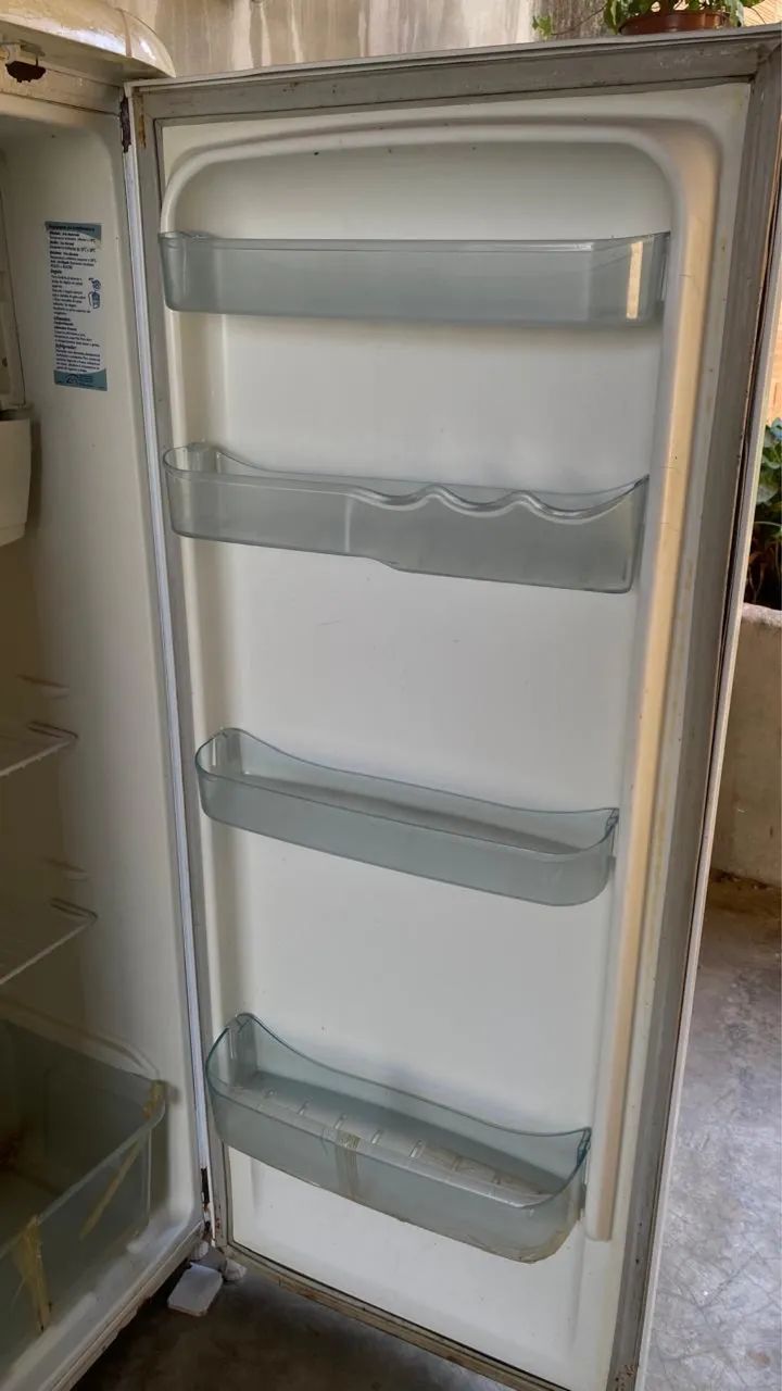 Geladeira eletrolux 375 litros  - Foto 3