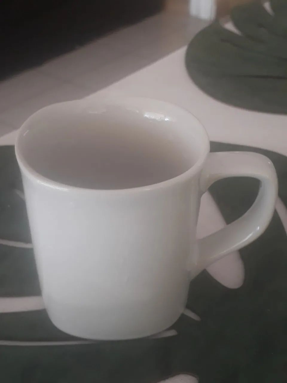 caneca de porcelana branca para caldinho