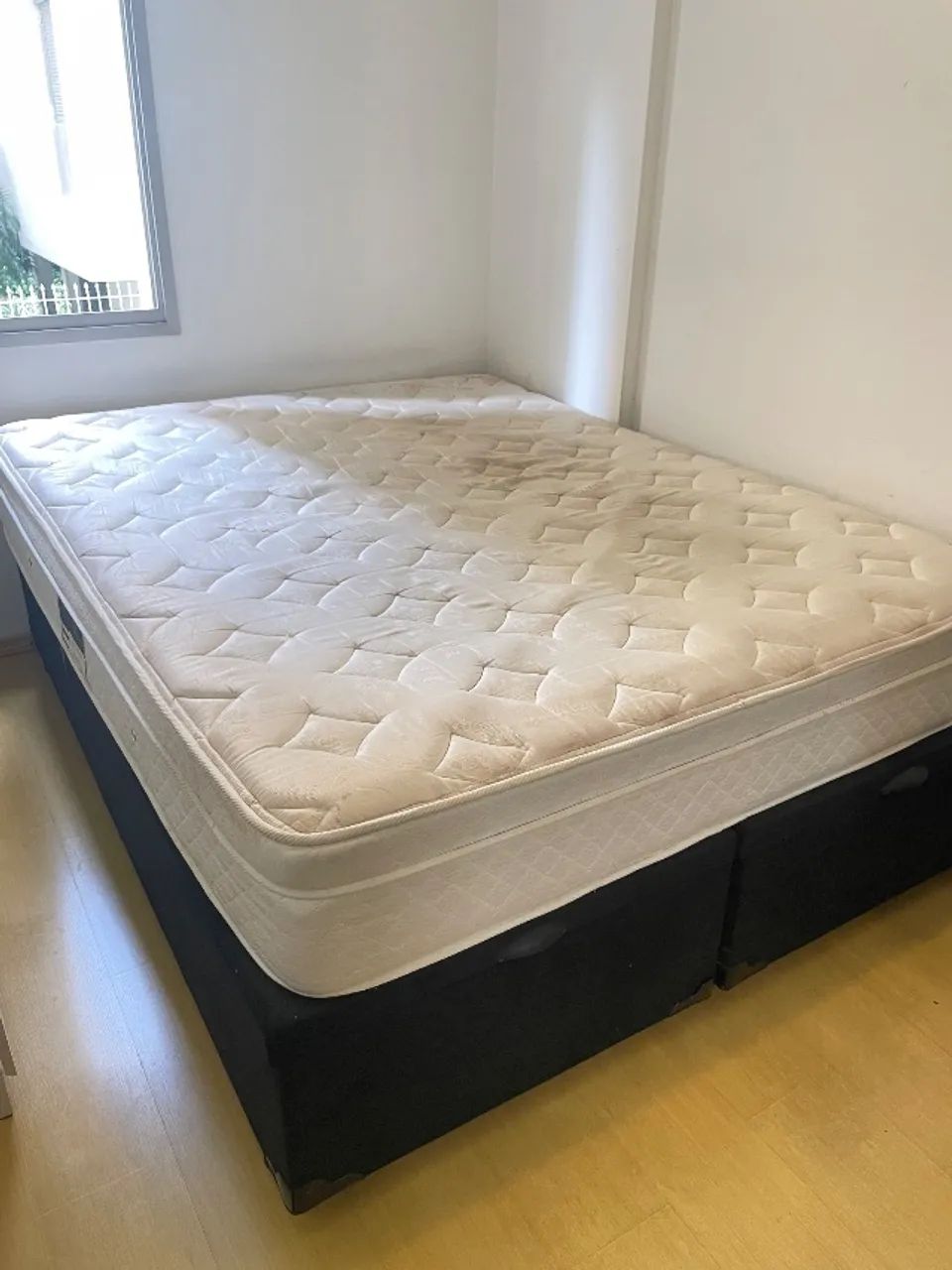 Cama box baú queen + colchão queen