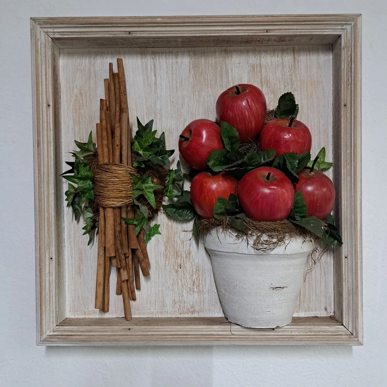 Quadro Fruteira Maçãs e Canelas 