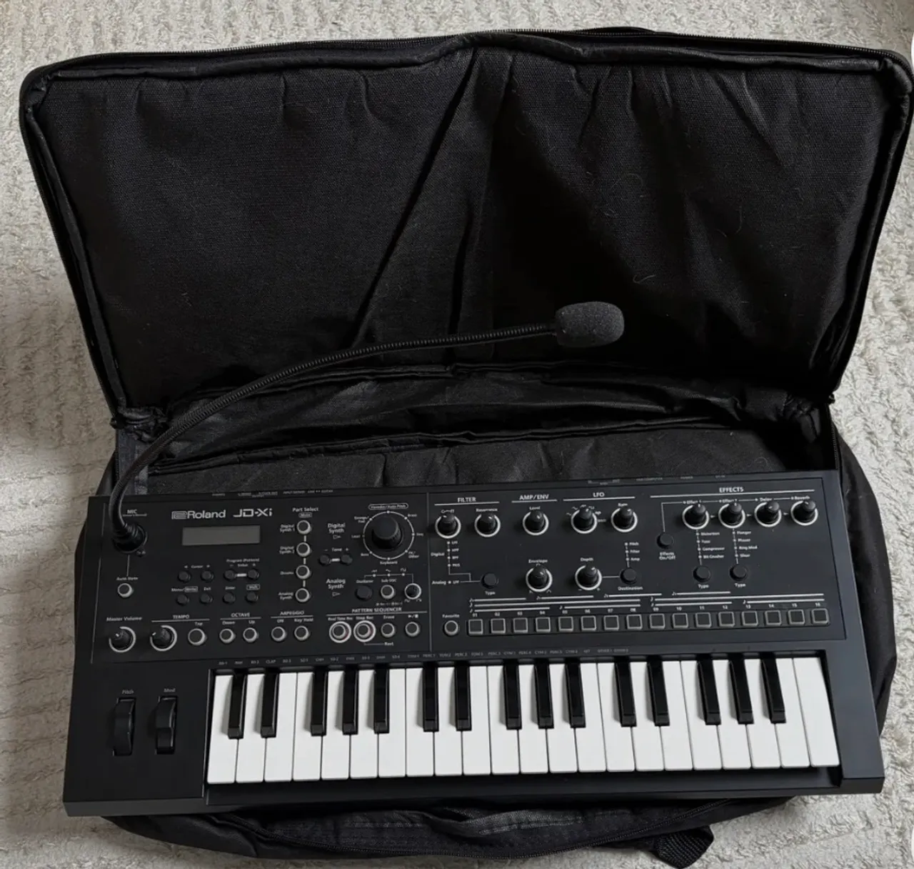 Behringer Model D - Instrumentos musicais - Residencial Pires da