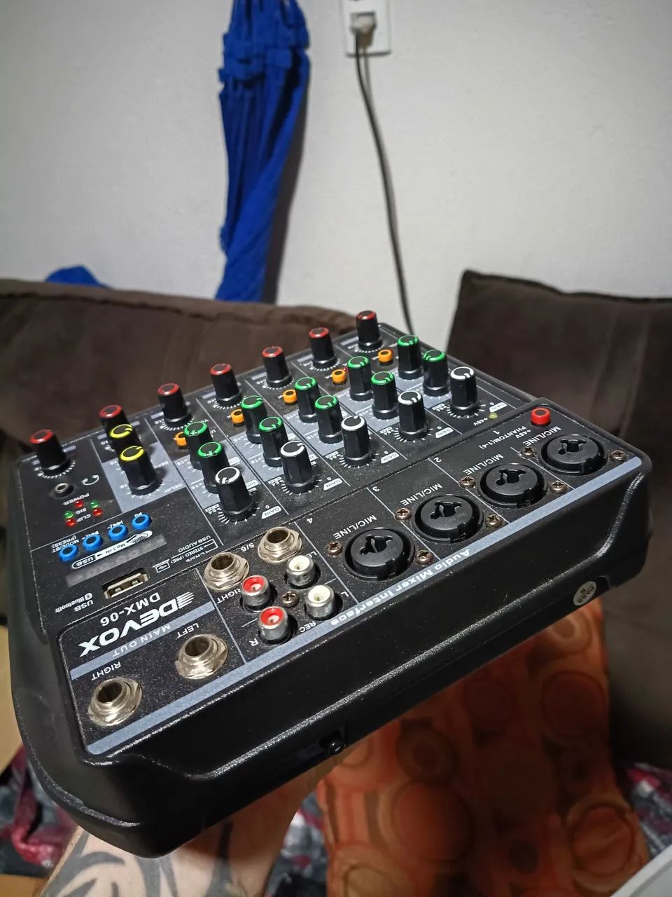Mesa de Som Devox DMX-06 + Microfone LeSon + Cabos (Kit Completo) - Foto 2