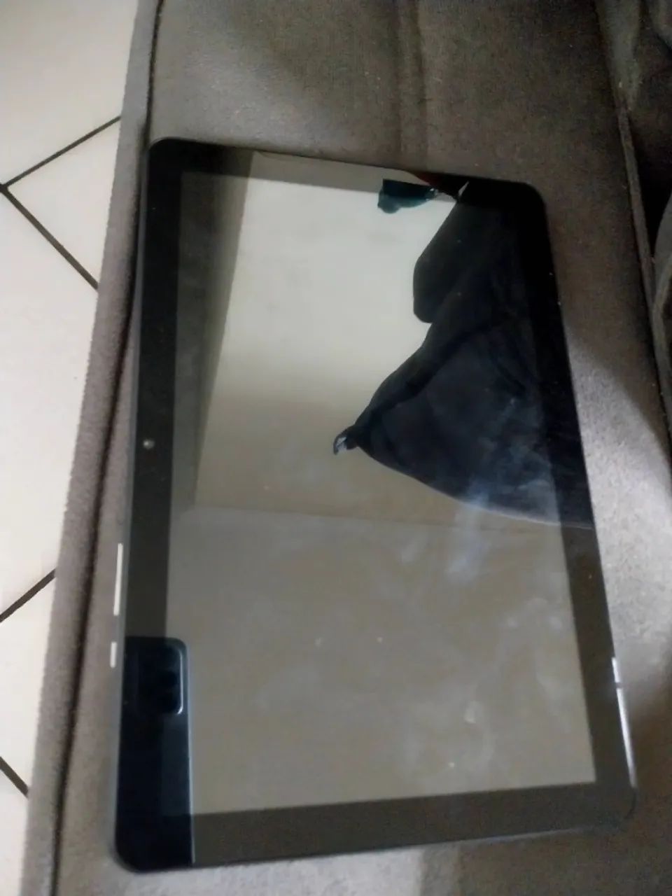 Tablet 128 Gb 10 polegadas novo vai o tablet e carregador