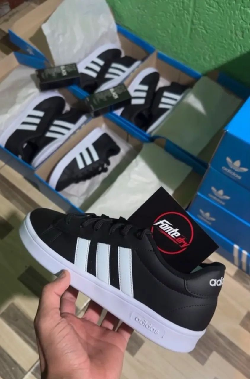 Tênis adidas