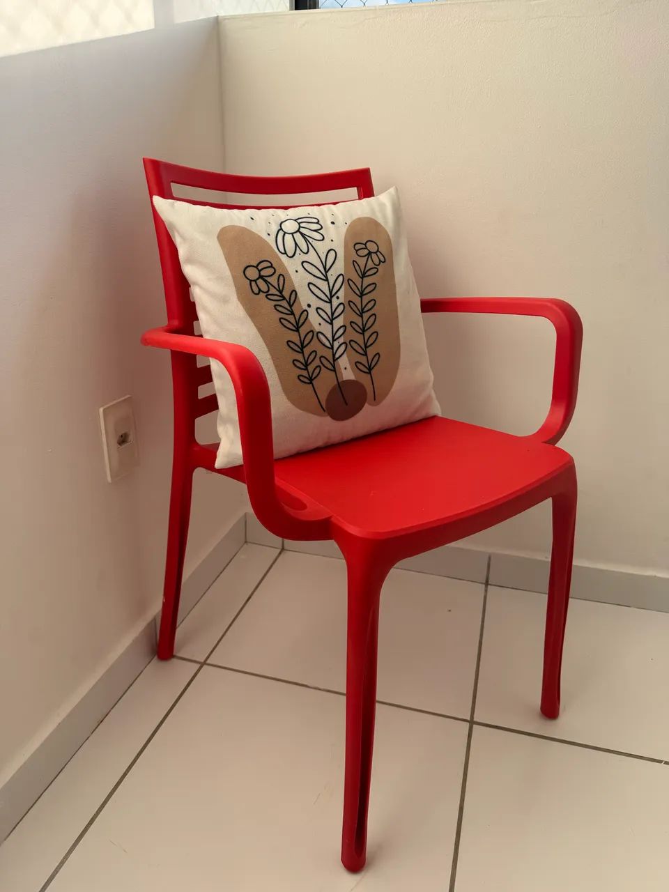 Cadeira vermelha de design  - Foto 5