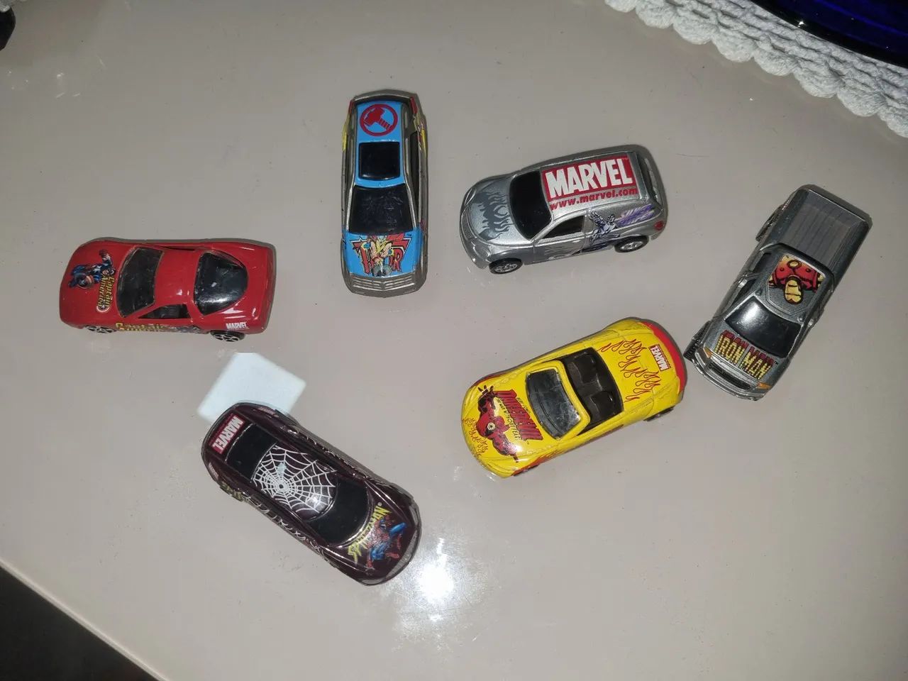 Lote 6  Miniaturas Maisto Prsonagens Heróis Original - Foto 2