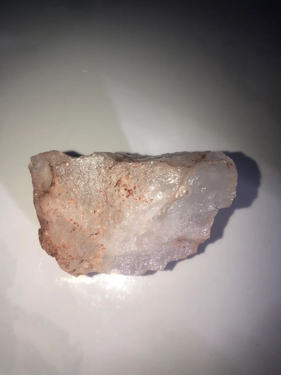 quartzo leitoso com óxido de ferro - Foto 5