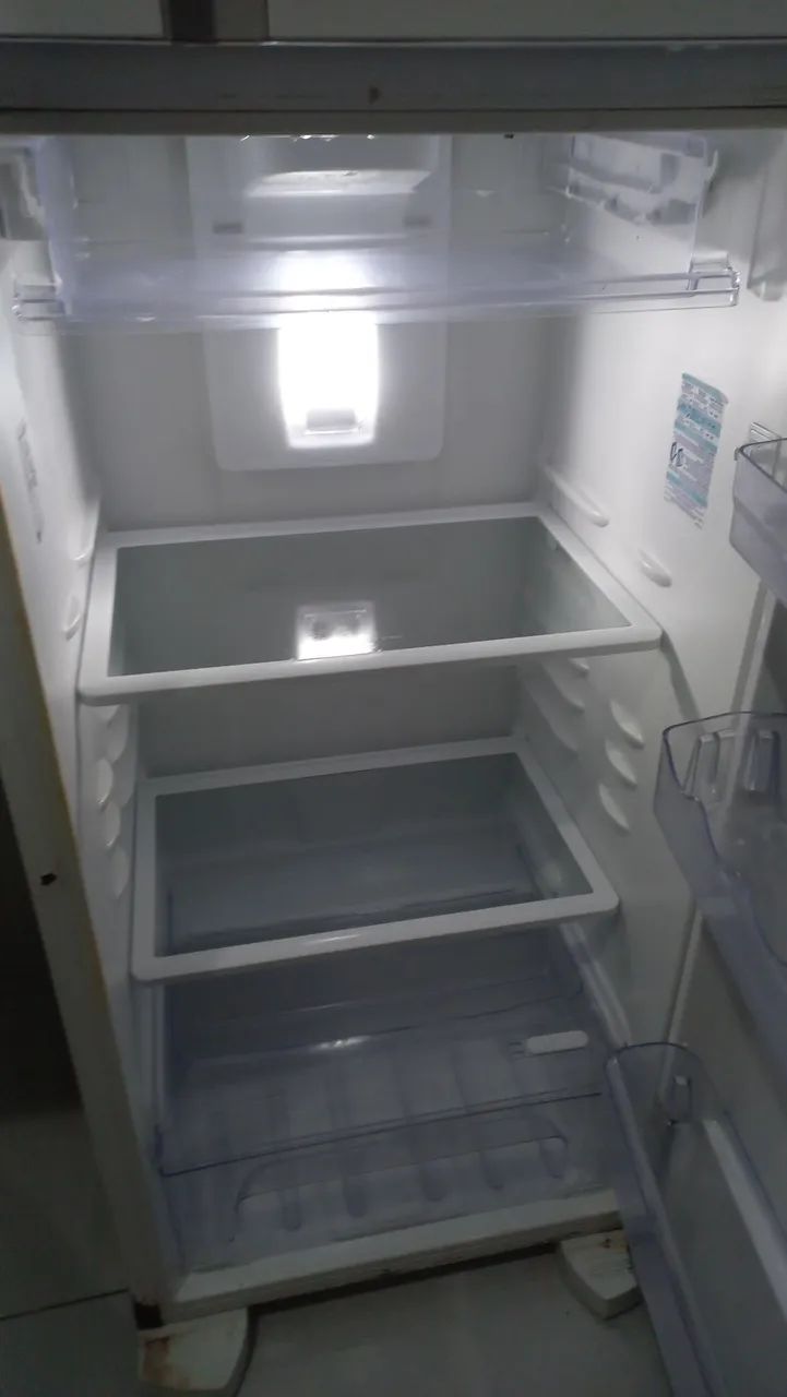 Geladeira Eletrolux Frost Free/Turbo Drinks 310 litros - Foto 3