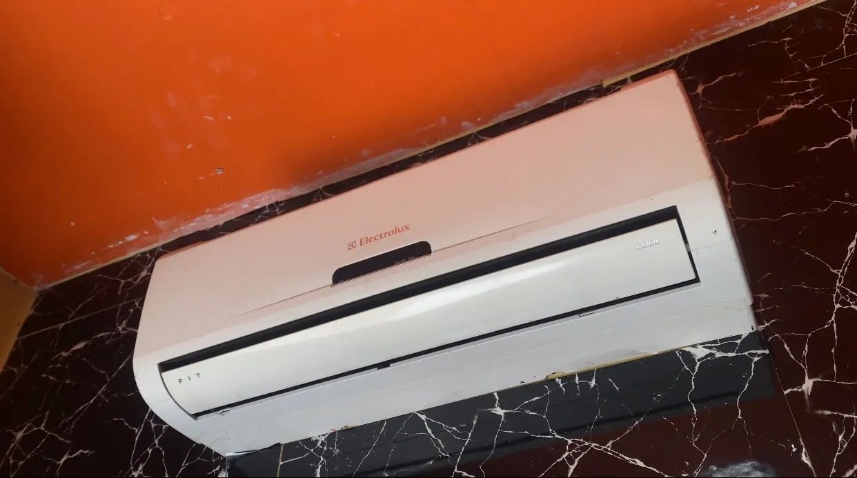 Ar-condicionado Electrolux Split 12.000 BTUs - R$ 550 - Foto 2