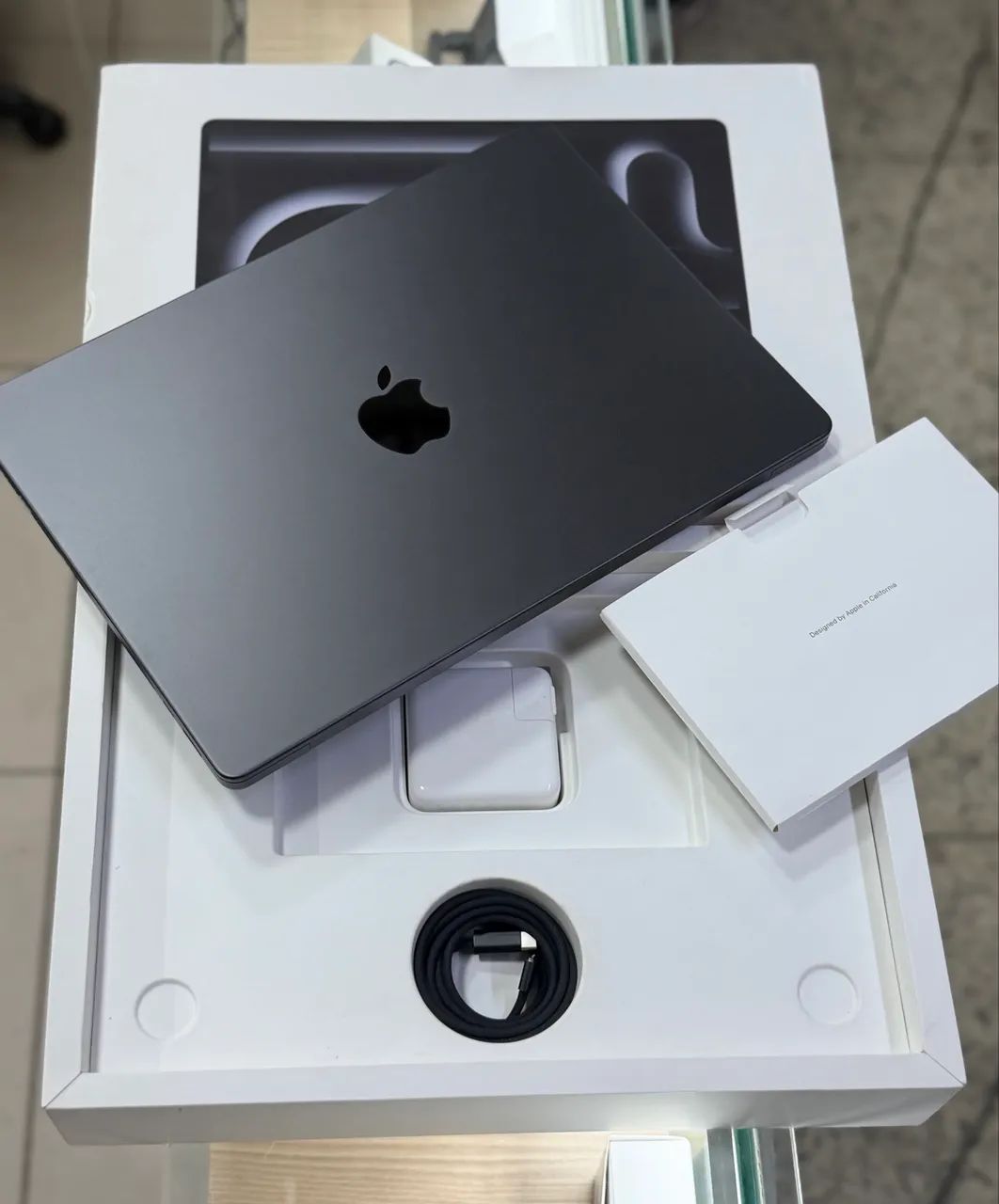 Macbook pro 14 polegadas chip m4 pro 24gb / 512gb garantia até: 06/07/2027 ( 24 / 512 )