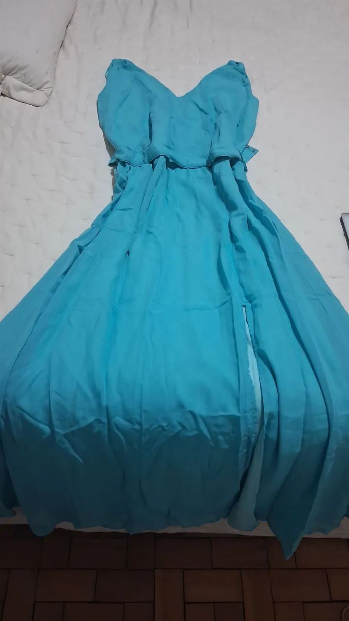 Vestido de festa com fenda