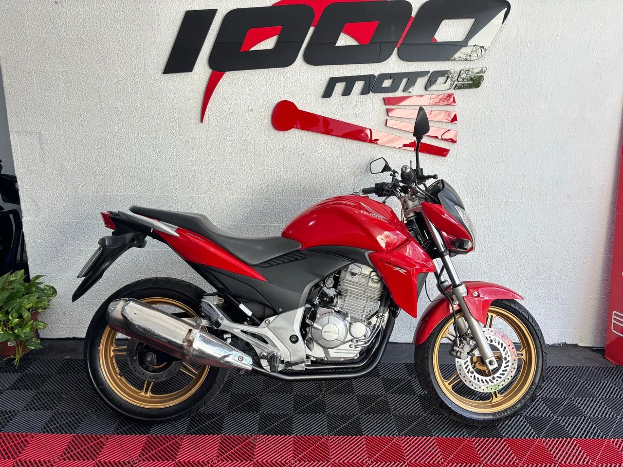 HONDA CB 300R 