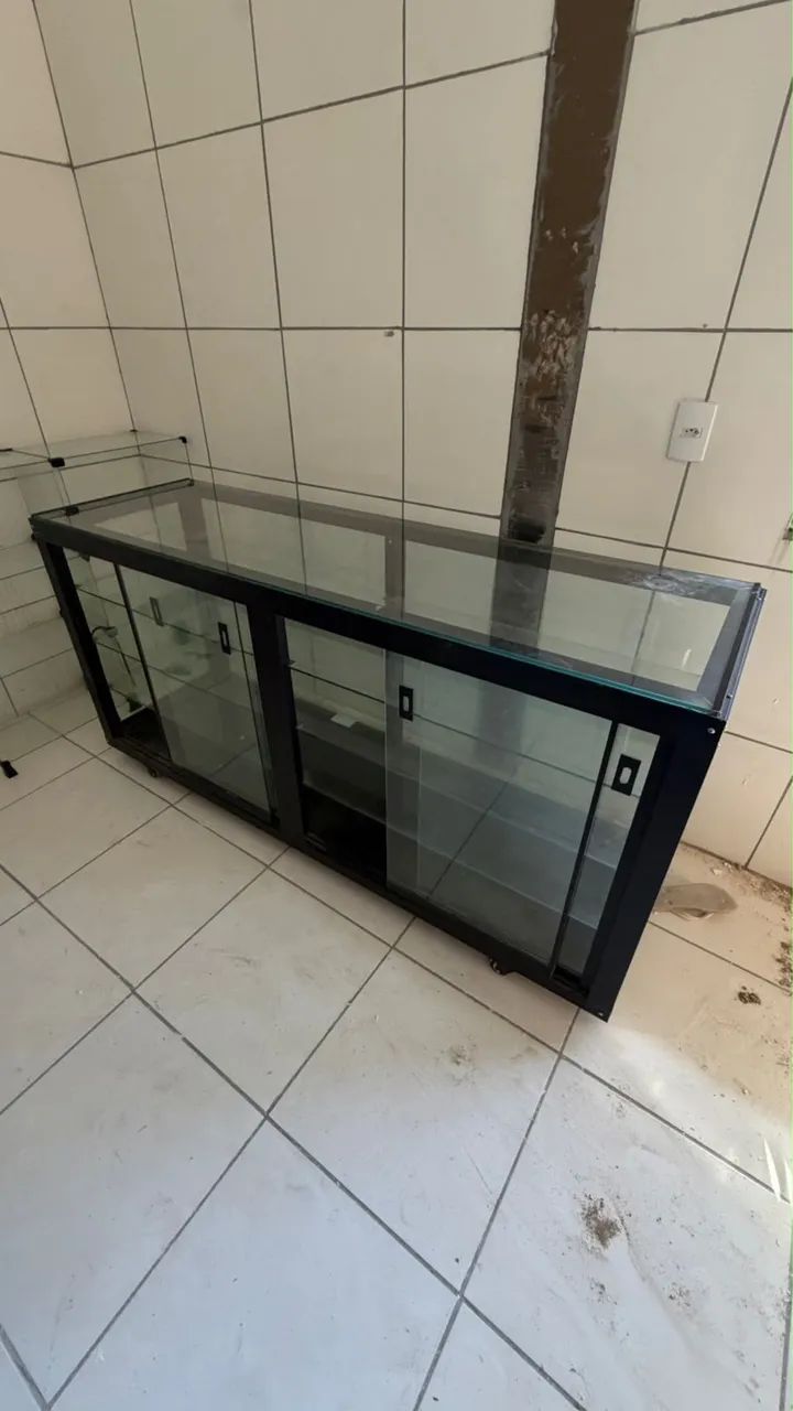 Balcão/Vitrine de vidro ?