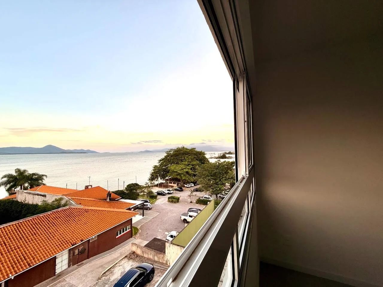 Studio à venda, 1 quarto, 1 vaga, Coqueiros - Florianópolis/SC