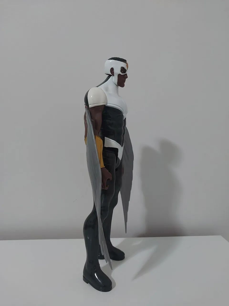 Boneco Falcon Negro 30cm  - Hasbro  - Foto 3
