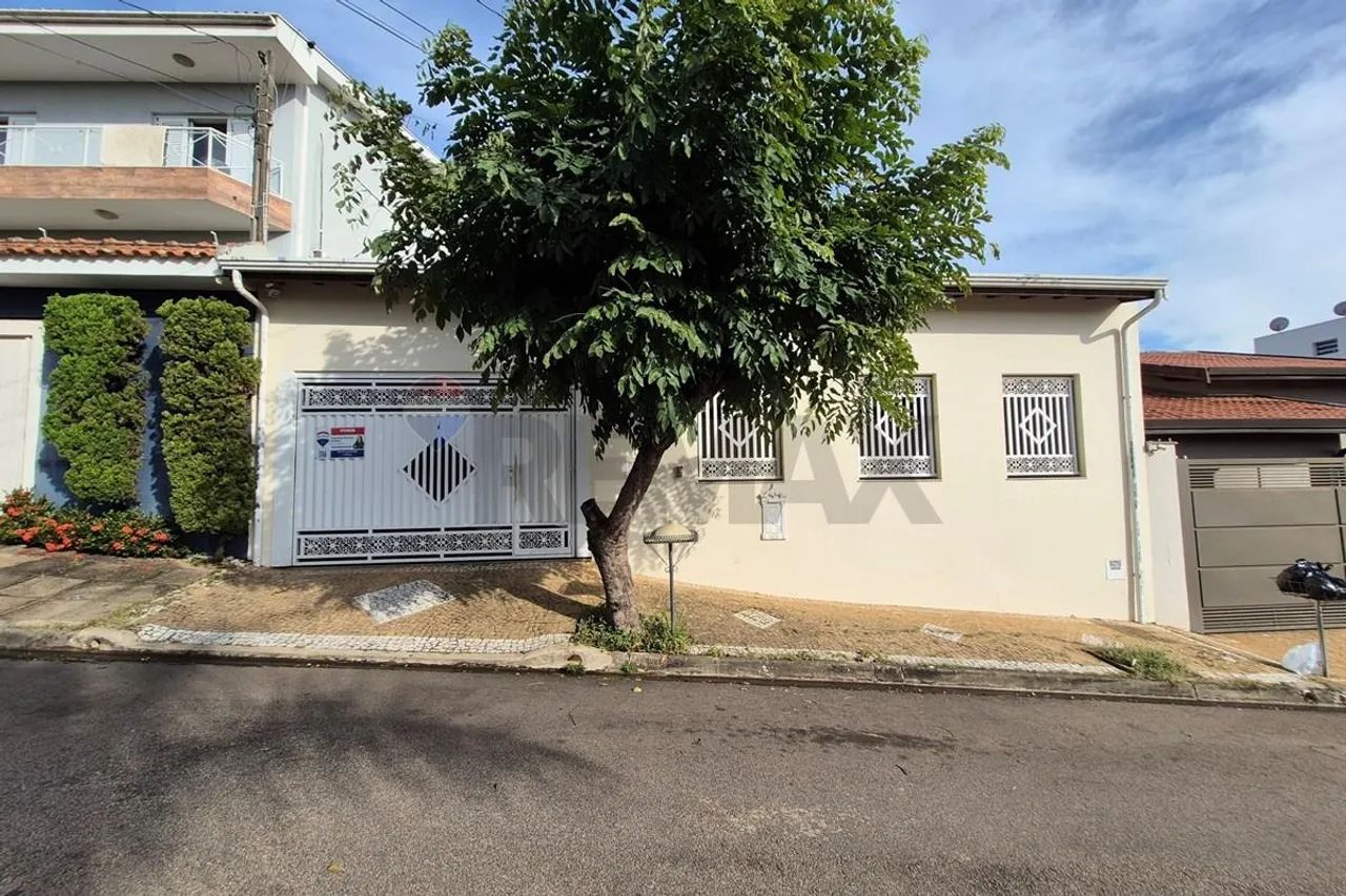 Casa em Capivari: 4 Quartos e Localização Imbatível