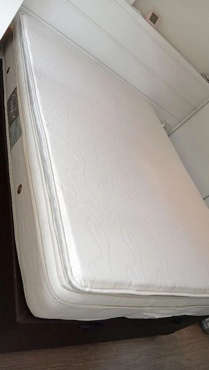 Colchão de casal c/ box em perfeito estado.