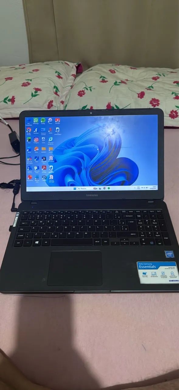Samsung Essentials 15.6" - Intel Celeron, 4GB RAM, SSD 512GB, Windows 11  - Foto 2