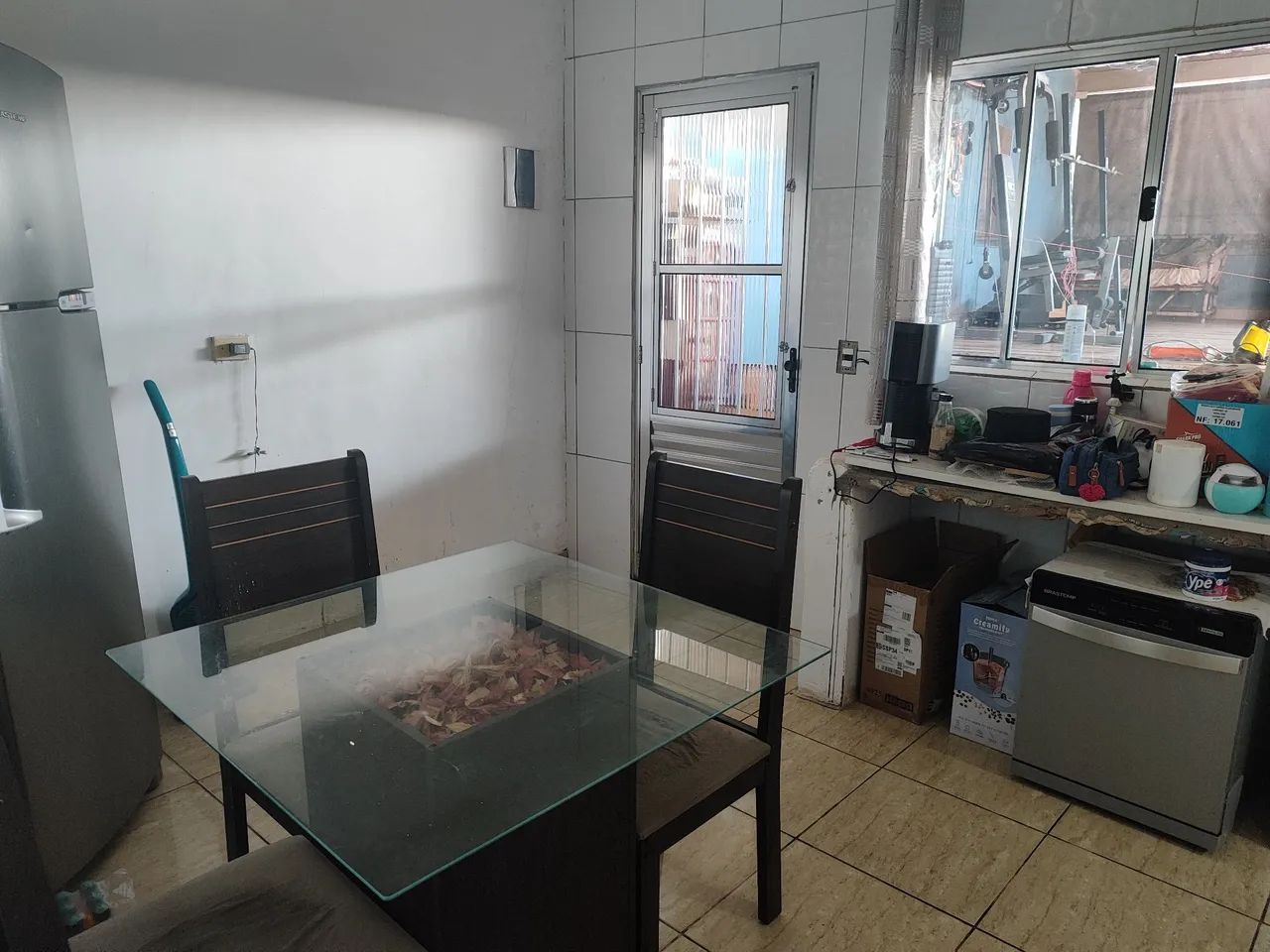 Mesa 4 lugares com tampo de vidro