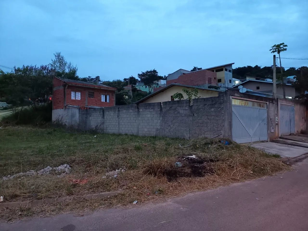 Vendo Imóveis com edicula inacabada