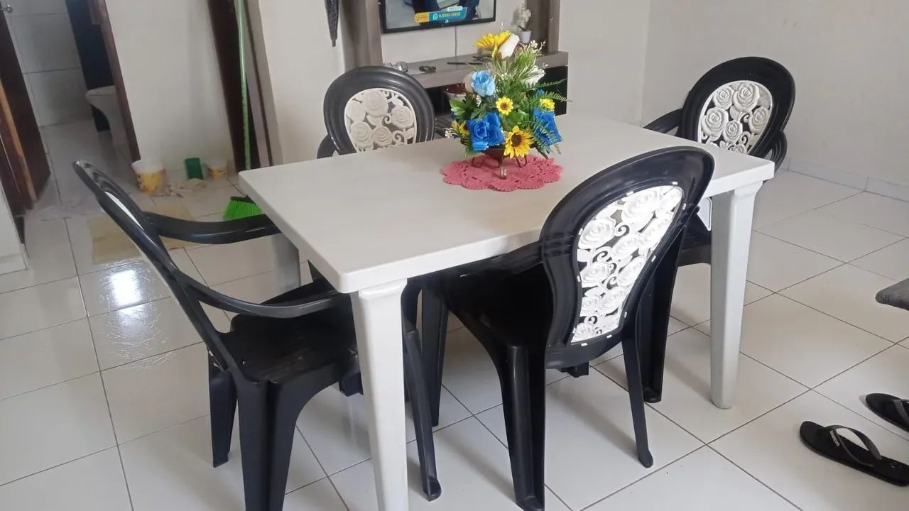 Mesa Plástica 4 Cadeiras 