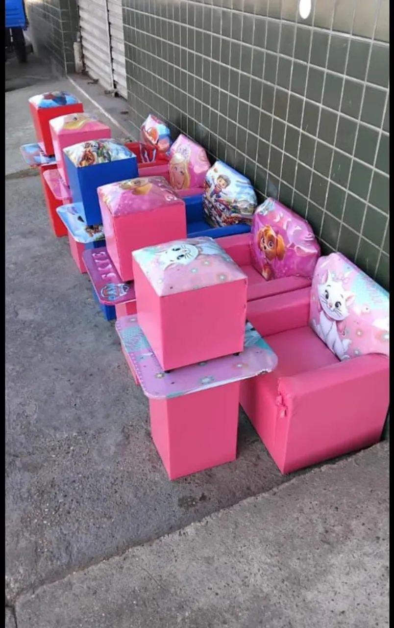 SOFÁZINHO INFANTIL COM BAÚ + MESINHA