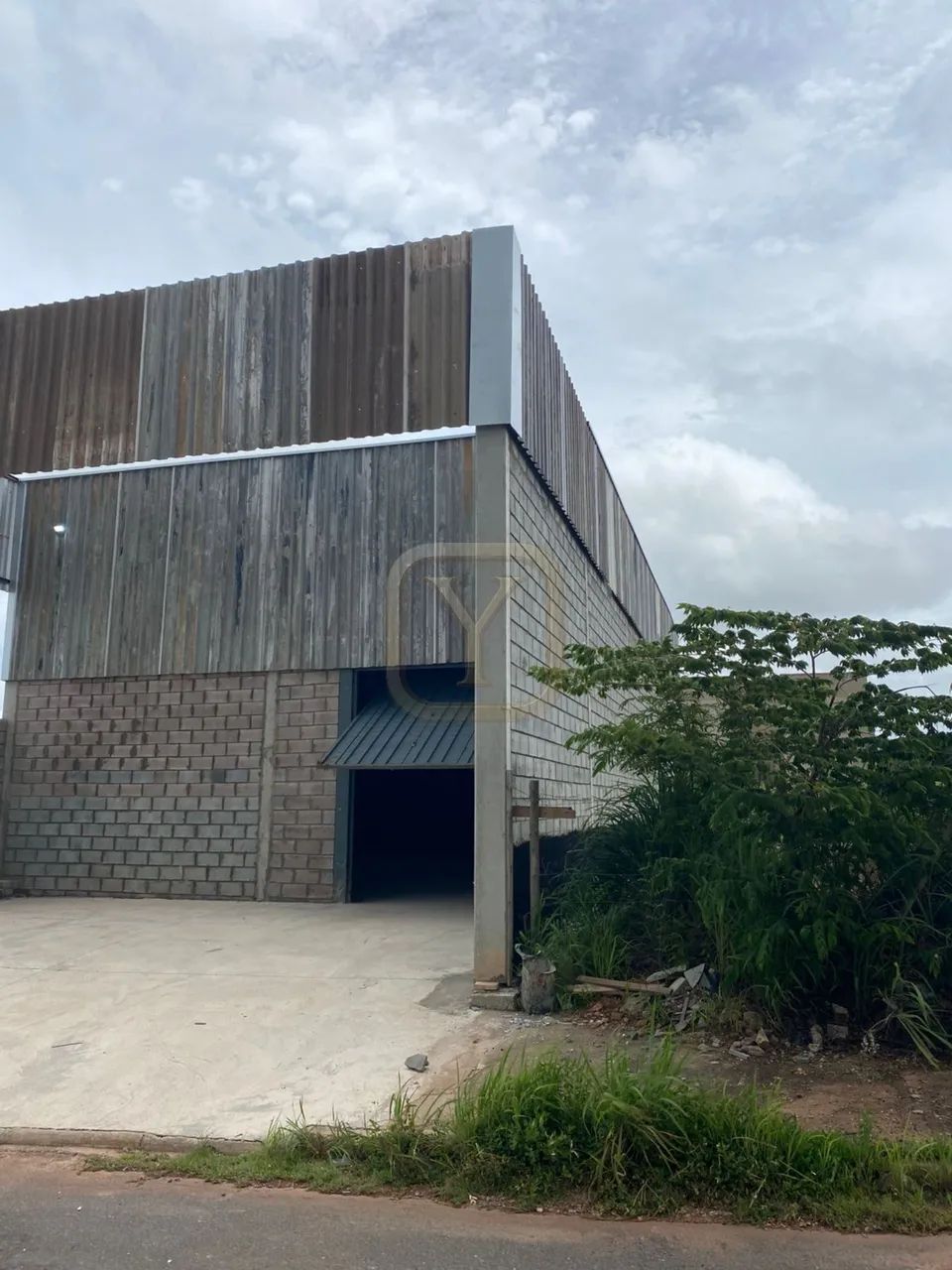 Barracão para Locação 200m² com Pé Direito Duplo ? Próximo à BR-251 | Excelente Localizaçã - Foto 5
