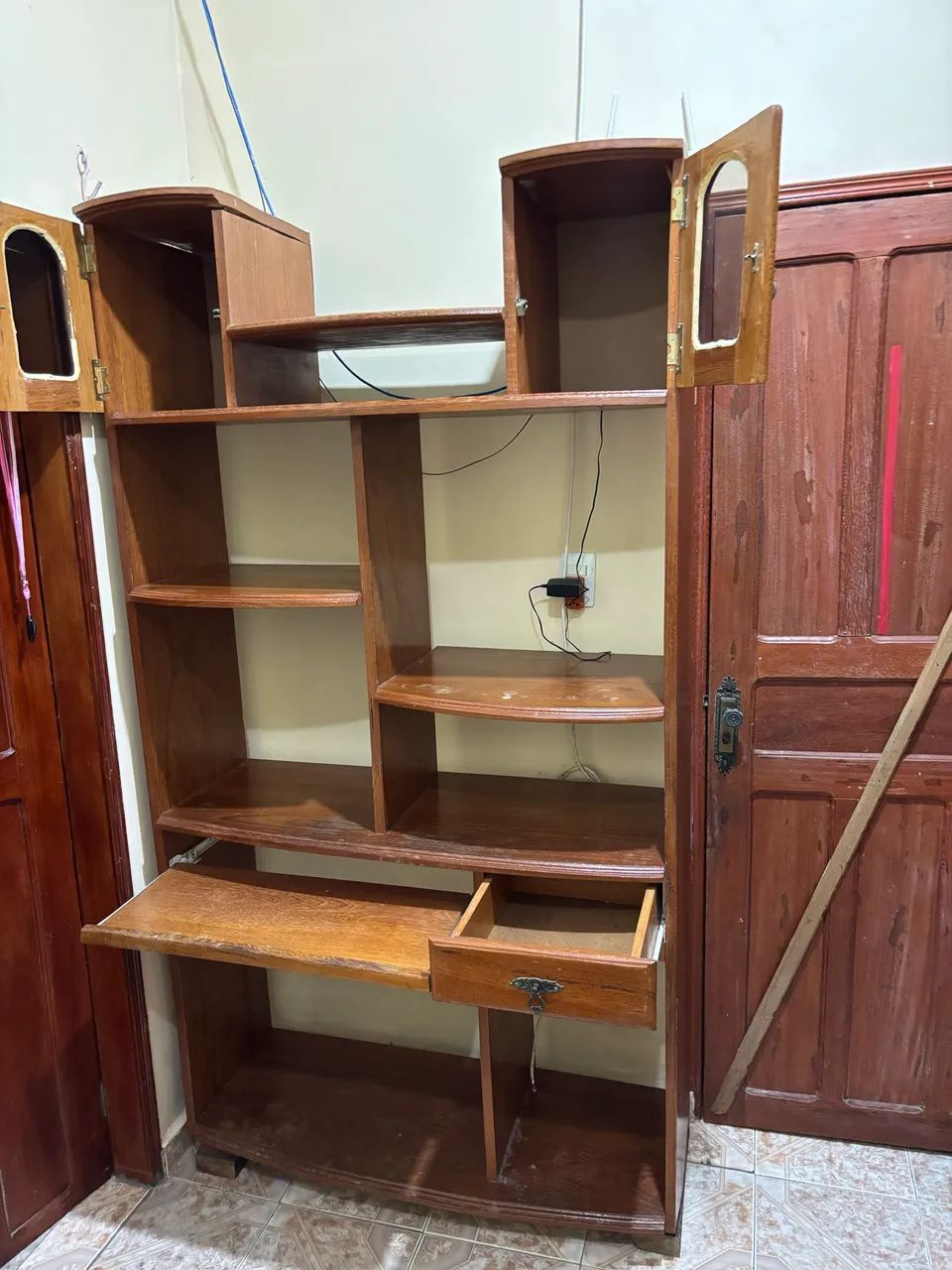 Móvel de Madeira / Rack de Madeira