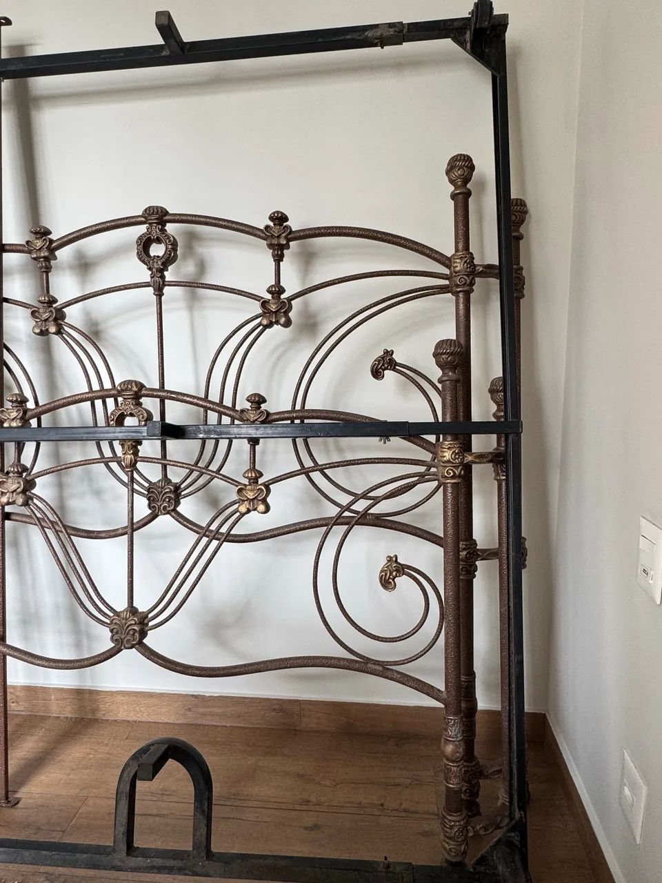Cama de ferro maciço
