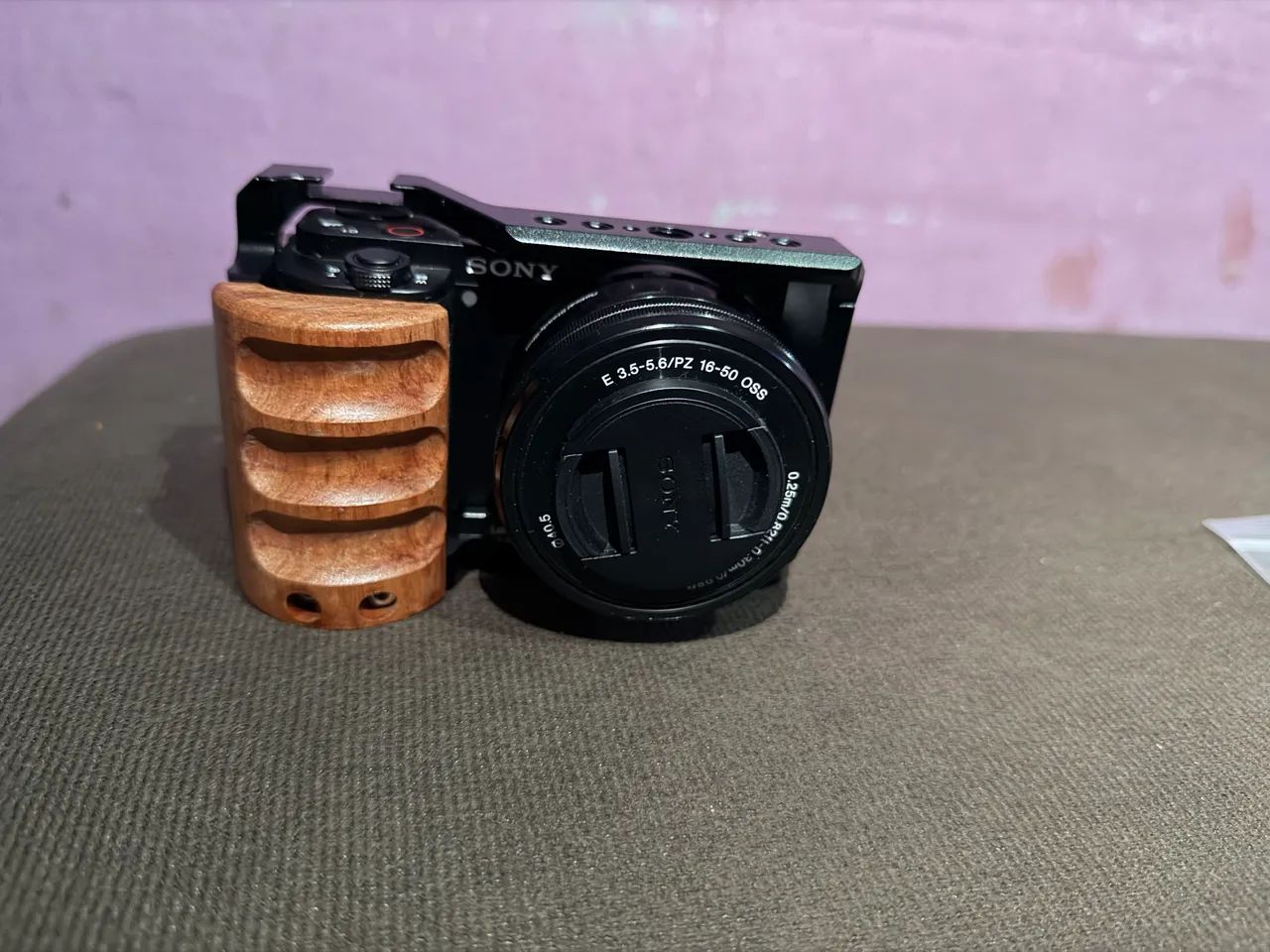 Sony ZVE10 + Lente 16-50mm + cage + brindes