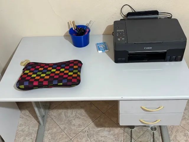 Mesa de escritório e computador - Foto 2