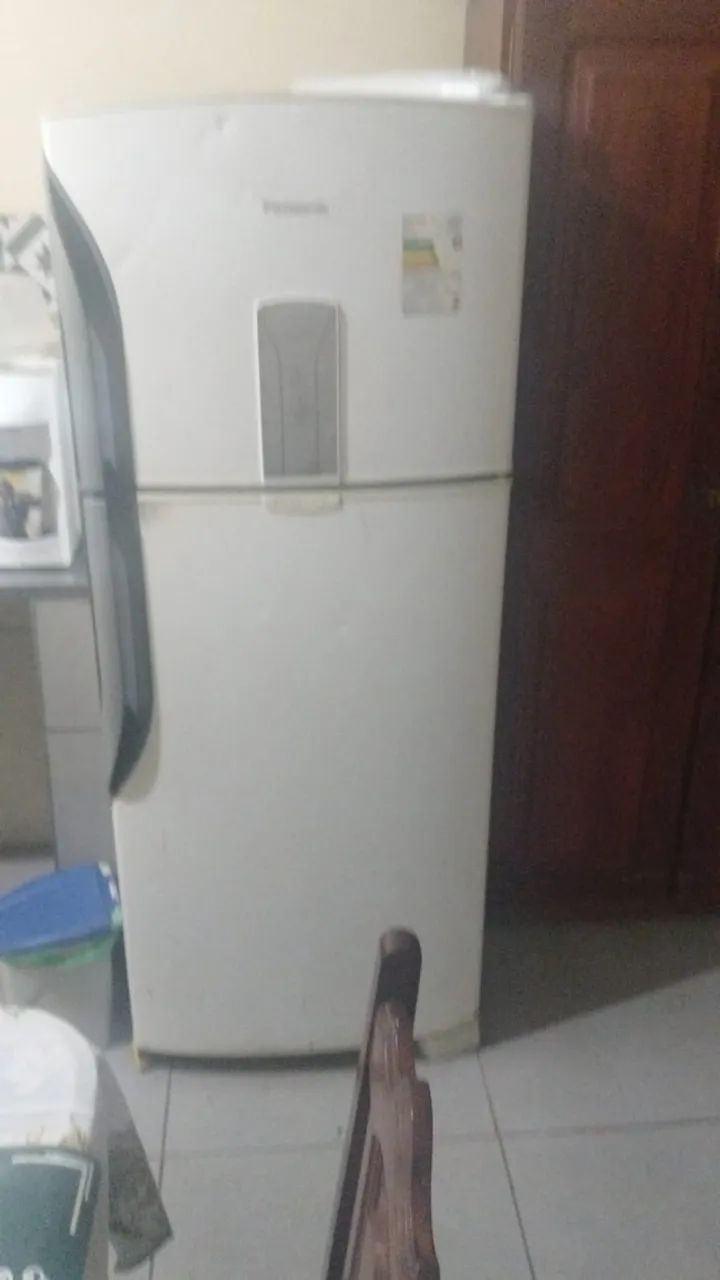 Vendo geladeira com defeito no compressor forte freee marca panasonic - Foto 4