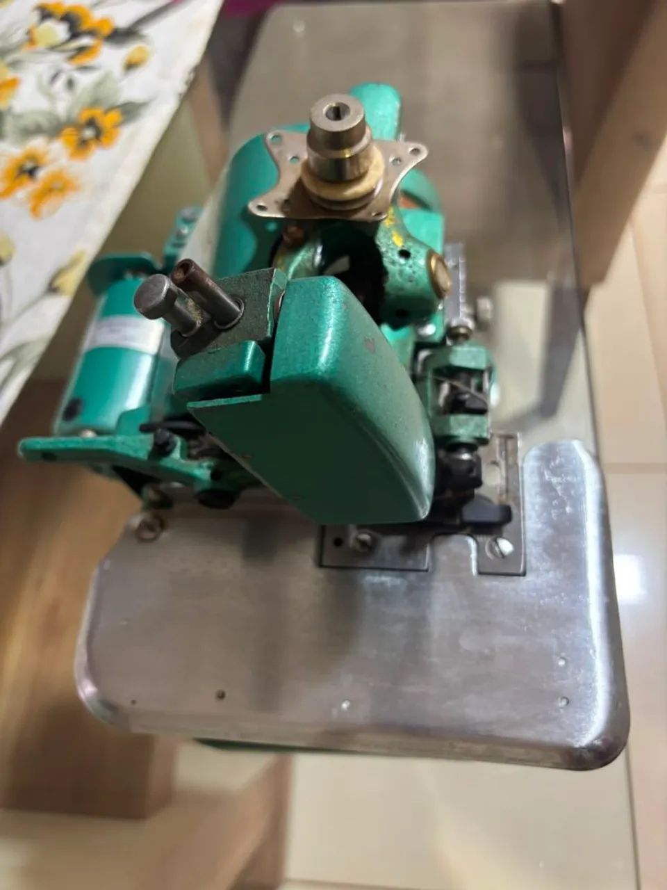 Maquina de Overlock Seminova  - Foto 5