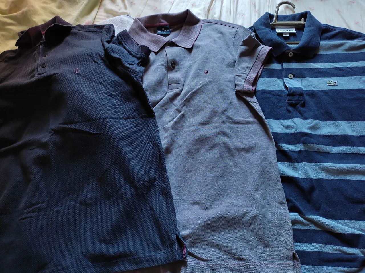 Três camisas polos 