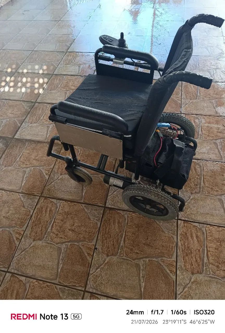 CADEIRA DE RODA A BATERIA USADA  - Foto 2
