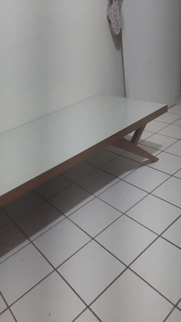 Vendo Centro em madeira maciça com tampo em vidro - Foto 4