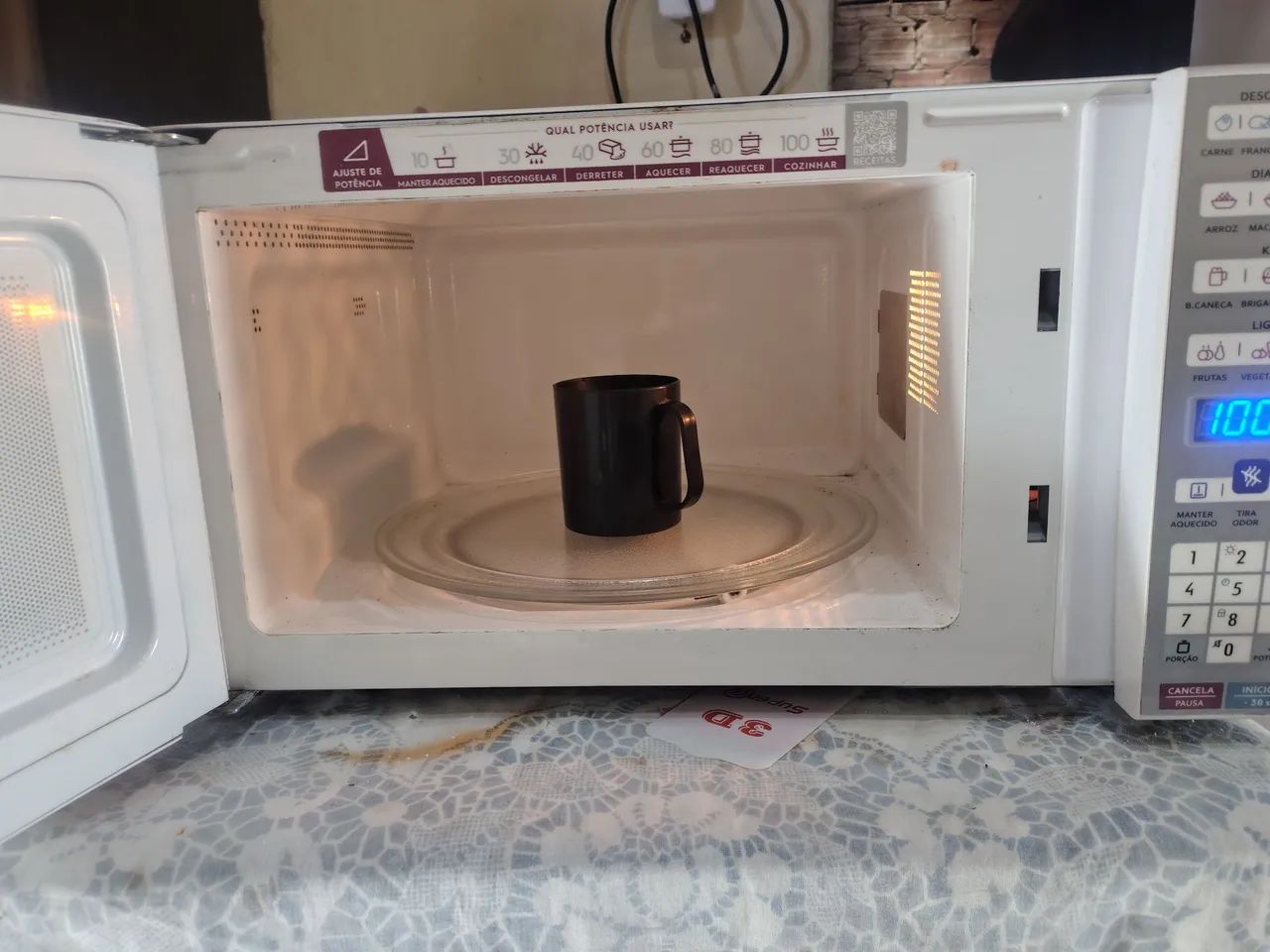 VENDO UM MICROONDAS BEM CONSERVADO FUNCIONANDO PERFEITAMENTE TESTA NA HORA  - Foto 2