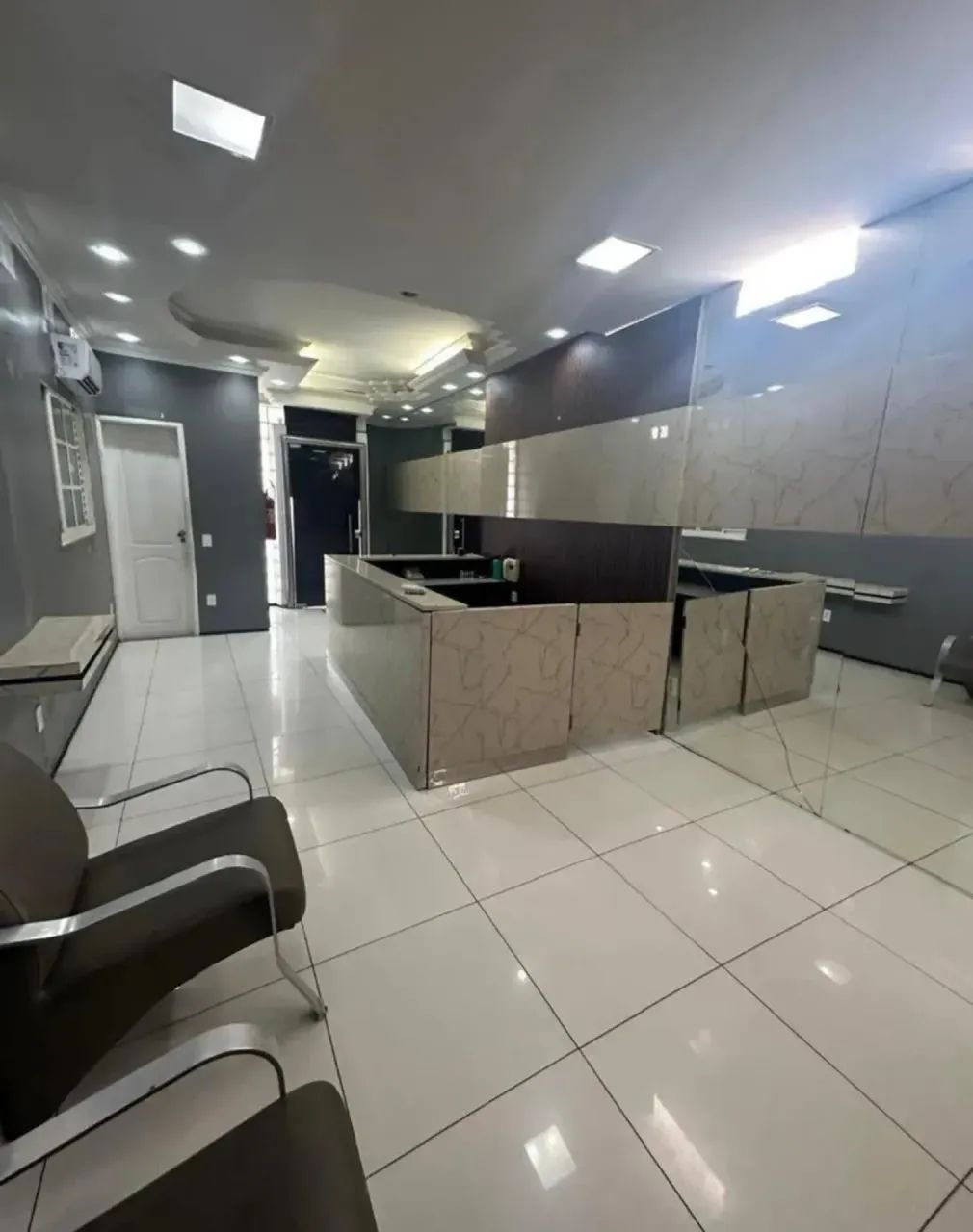 ALUGO AMPLO PONTO COMERCIAL NO CENTRO DA CIDADE - Foto 2