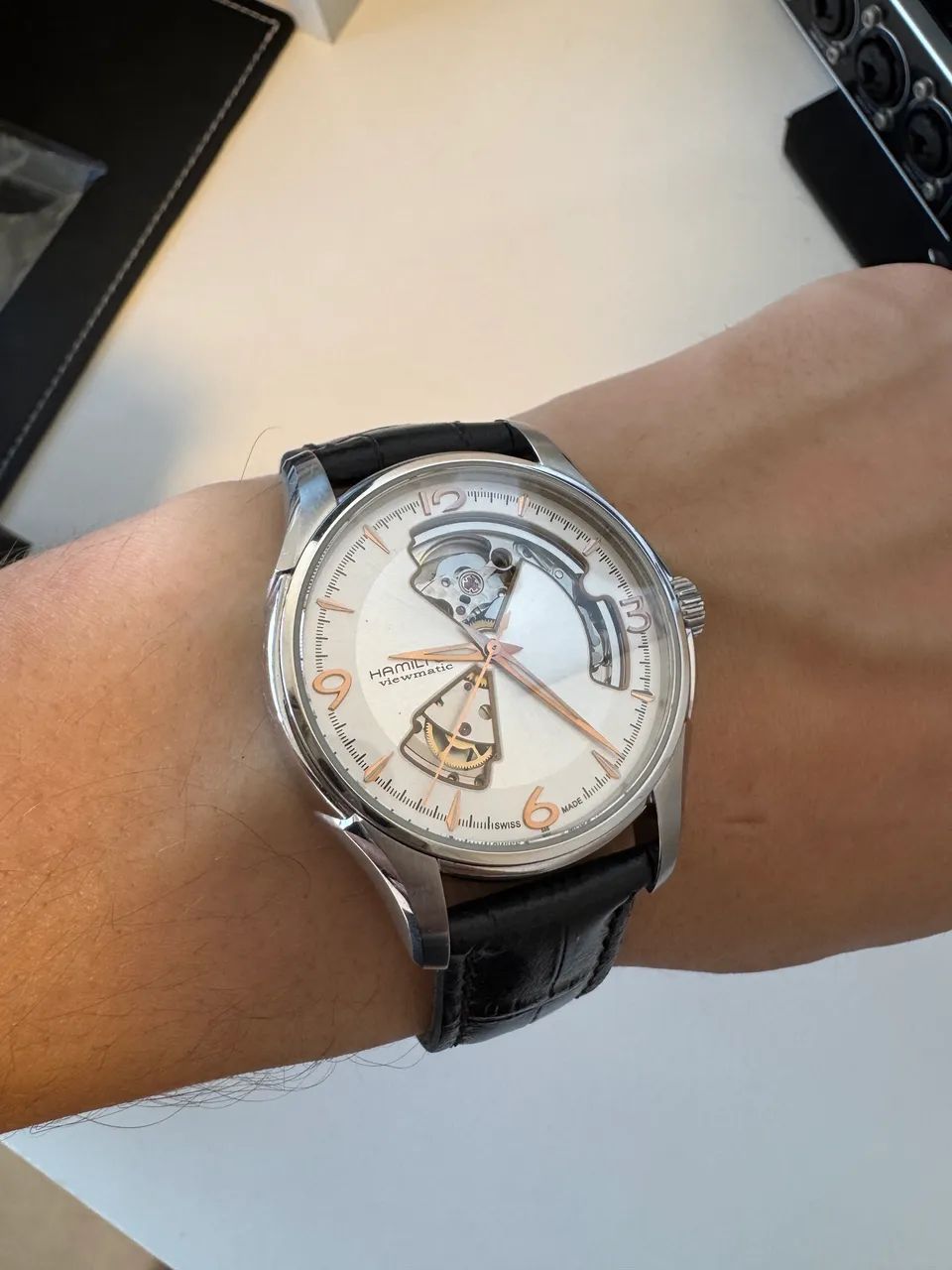Relógio Hamilton Jazzmaster Open Heart H325651 - Foto 2
