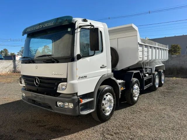 Caminhão MB Atego 2425 Caçamba Basculante 2011/2012