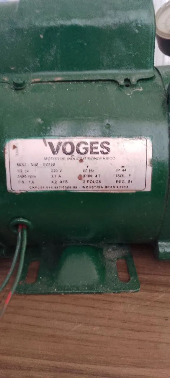 Vando bomba injetora, funcionando 100%,marca VOGES.