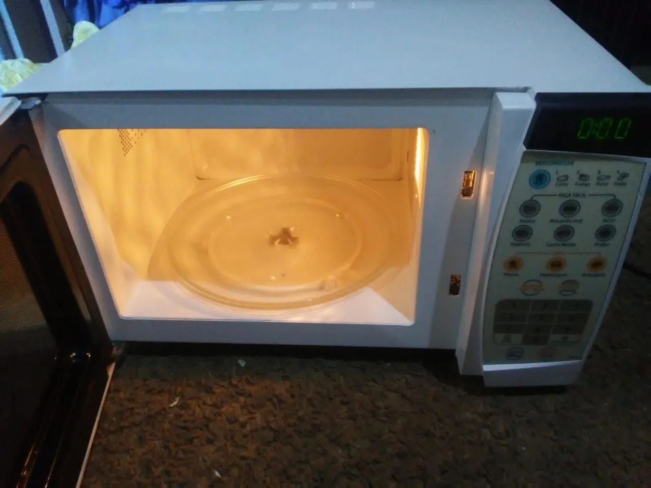 Micro-ondas electrolux 18 litros funcionando normal  - Foto 2