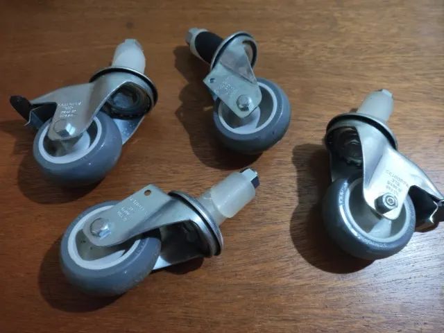 Cama hospitalar e suporte de soro - Foto 2