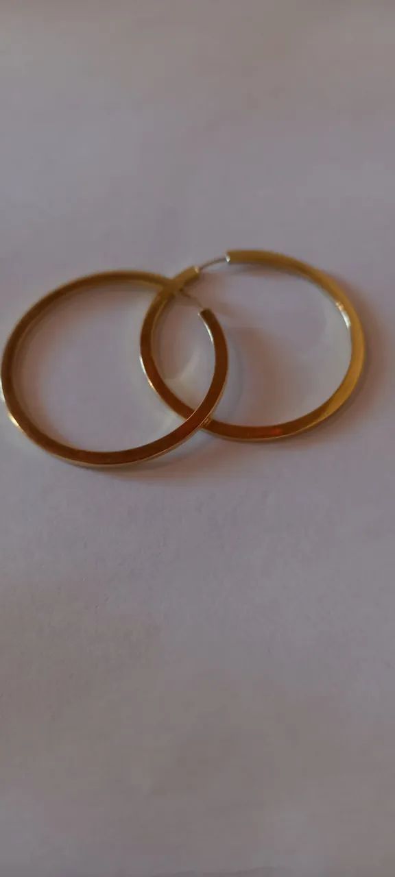 Brinco de argola em ouro