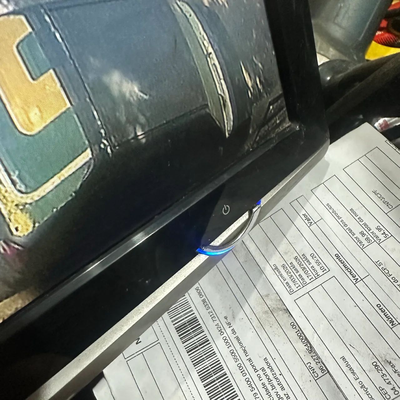 Monitor LG modelo W172T Flatron usado com marcas de uso  - Foto 2
