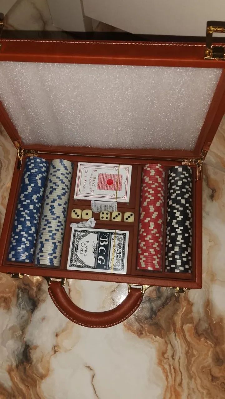 Mesa de poker completa e lacrada 