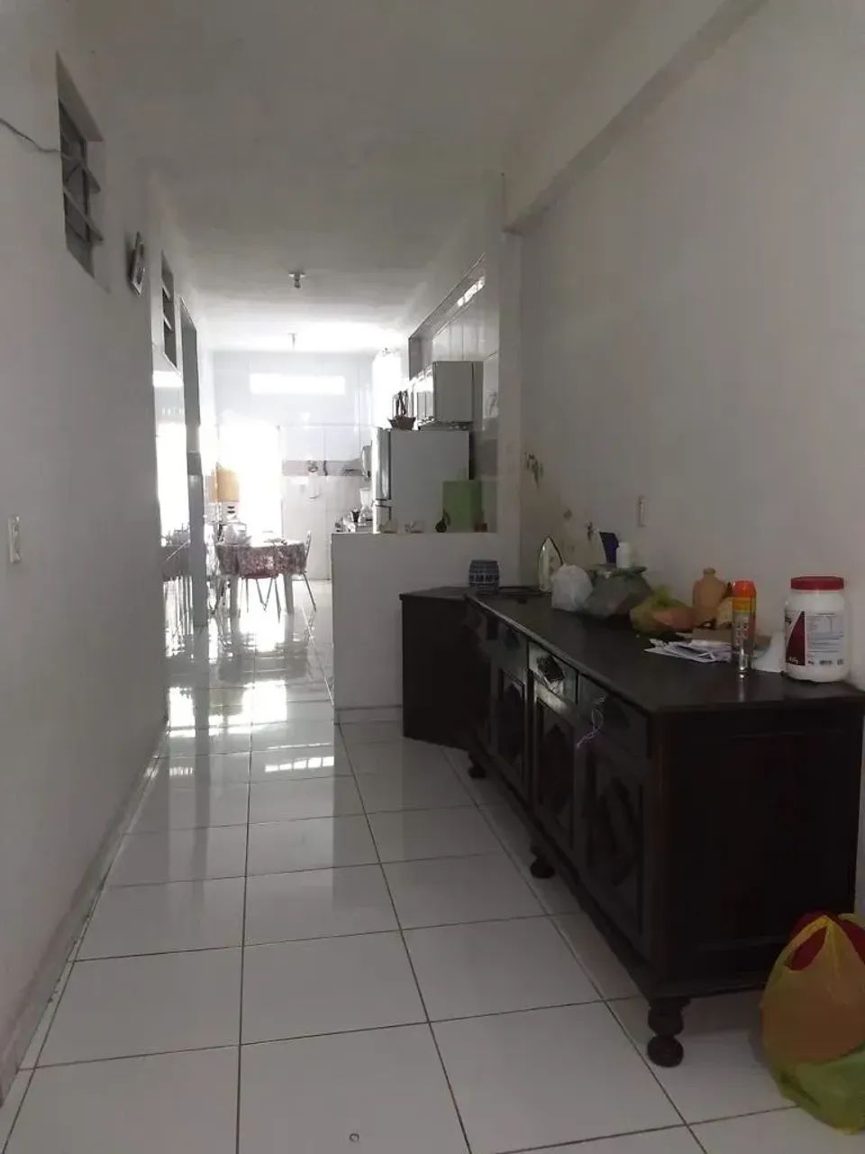 Vende-se/ Aluga-se uma casa com ponto comercial e salas comerciais no Centro do Cabo. - Foto 2